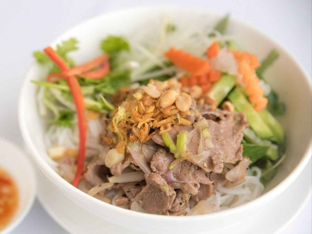 Cargo Club & Restaurant_Stier Fried Beef With Rice Noodles_menu_image