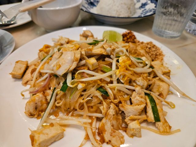 The sixth_Pad Thai Gai_menu_image