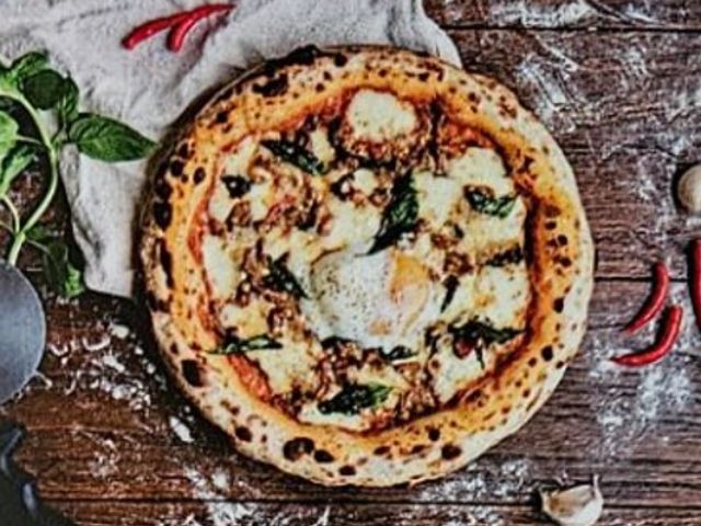 Olive Kitchen - Khaosan_Rosted Chicken with Thai Basil pizza_menu_image