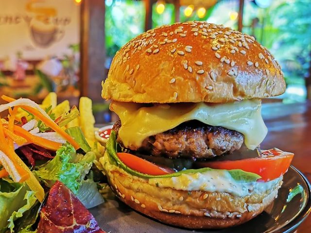 Fancy Cup Café ubud_Fancy Beef Burger_menu_image