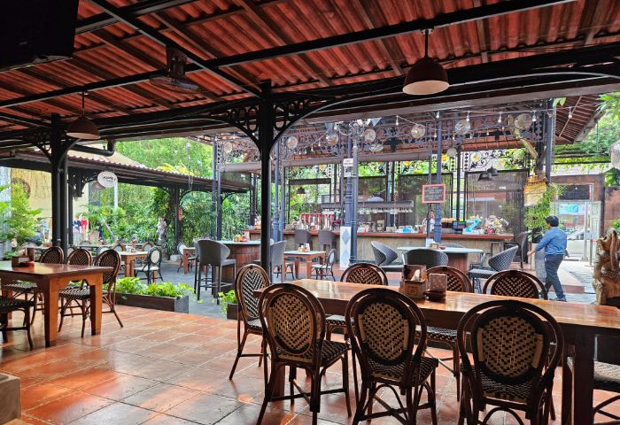 Made's Warung Seminyak_restaurant_food_image